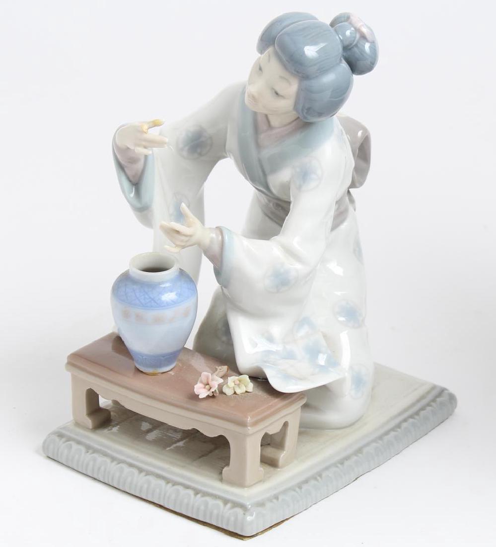 Lladro Porcelain Japanese Geisha Figurine