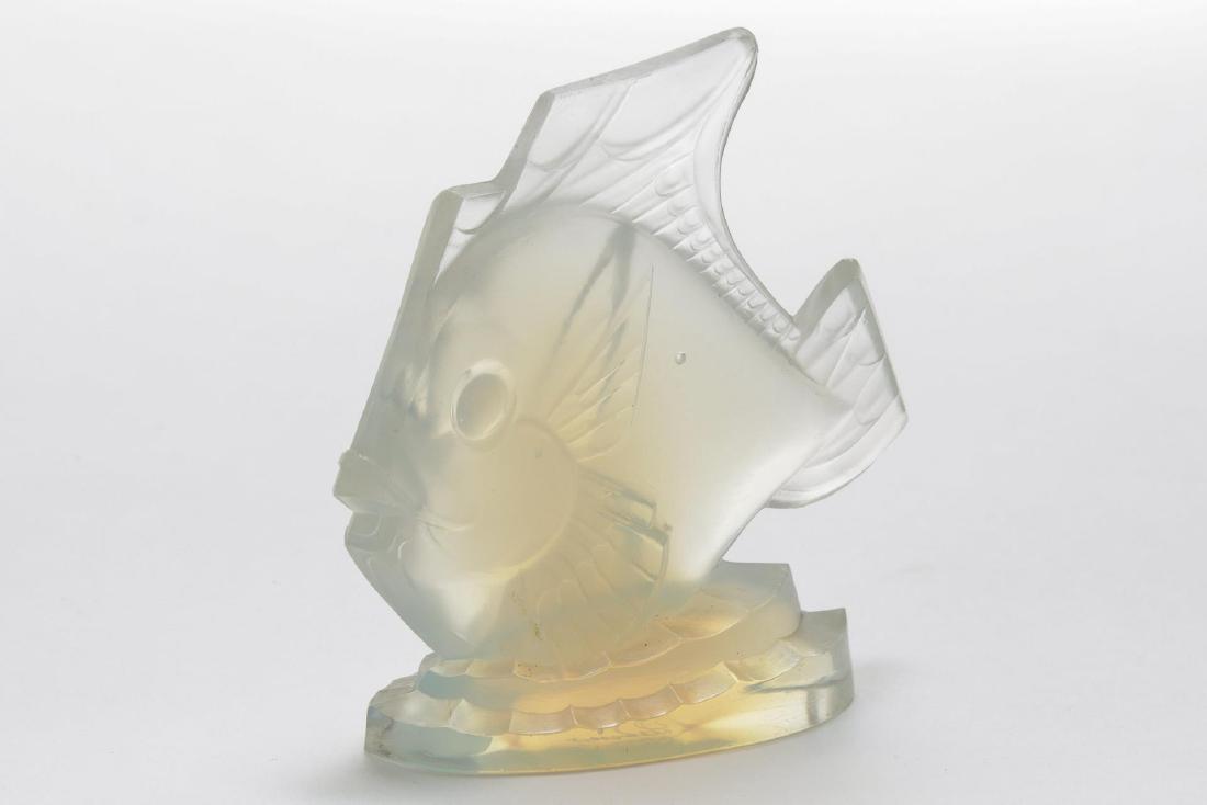 Art Deco Sabino Opalescent Glass Fish Paperweight: Sabino opalescent glass, a Vintage Art Deco dory fish paperweight, the underside etched "Sabino France." 4.5" H X 4.25" L.