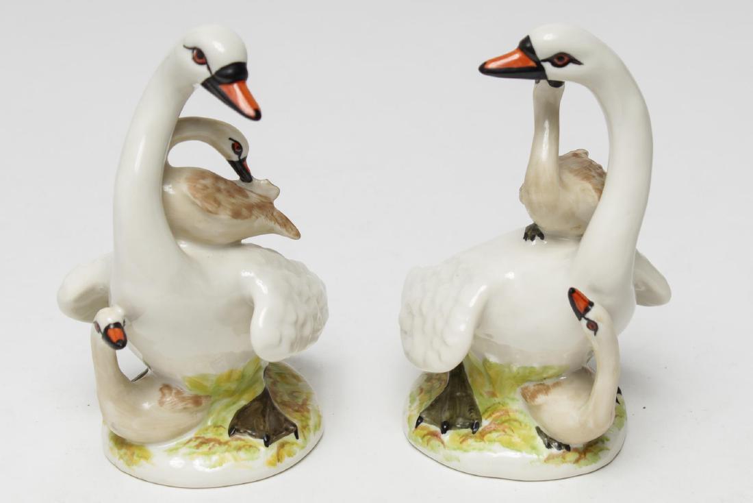 Chelsea House Cain Collection Porcelain Swan Pair: Pair of vintage Chelsea House Cain Collection porcelain swans with cygnets, the undersides fully marked. 5" H.