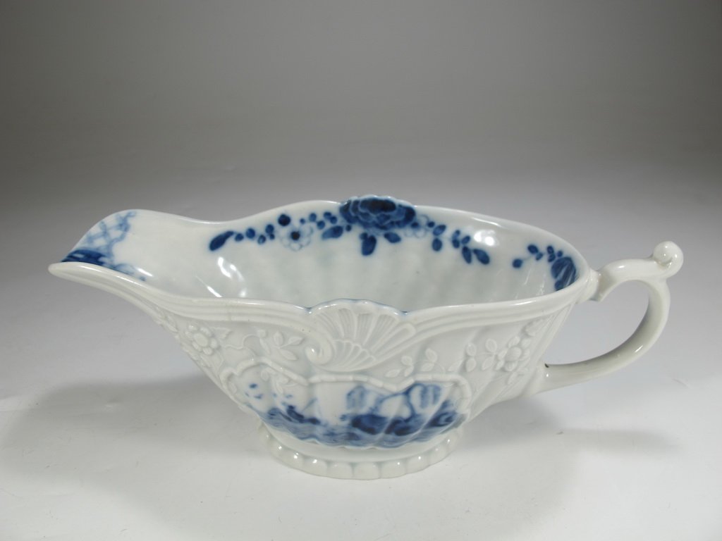 A fine blue & white Worcester sauce boat, ca 1758: A fine blue & white Worcester sauce boat, ca 1758. 2 1/2” H x 7 1/4” W x 3 1/8” D. Shipping in USA or International please contact both UPS stores for quote: James Lawrence, UPS Store 4356, 954-