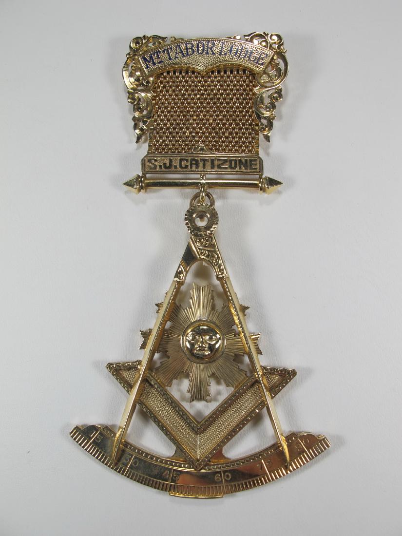 Antique Masonic 13K gold Past Master breast jewel (1 of 6)