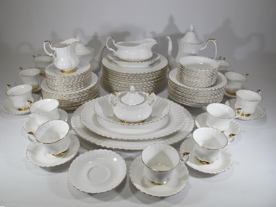 Val dor by Royal Albert, England set of 86 pieces (1 of 8)