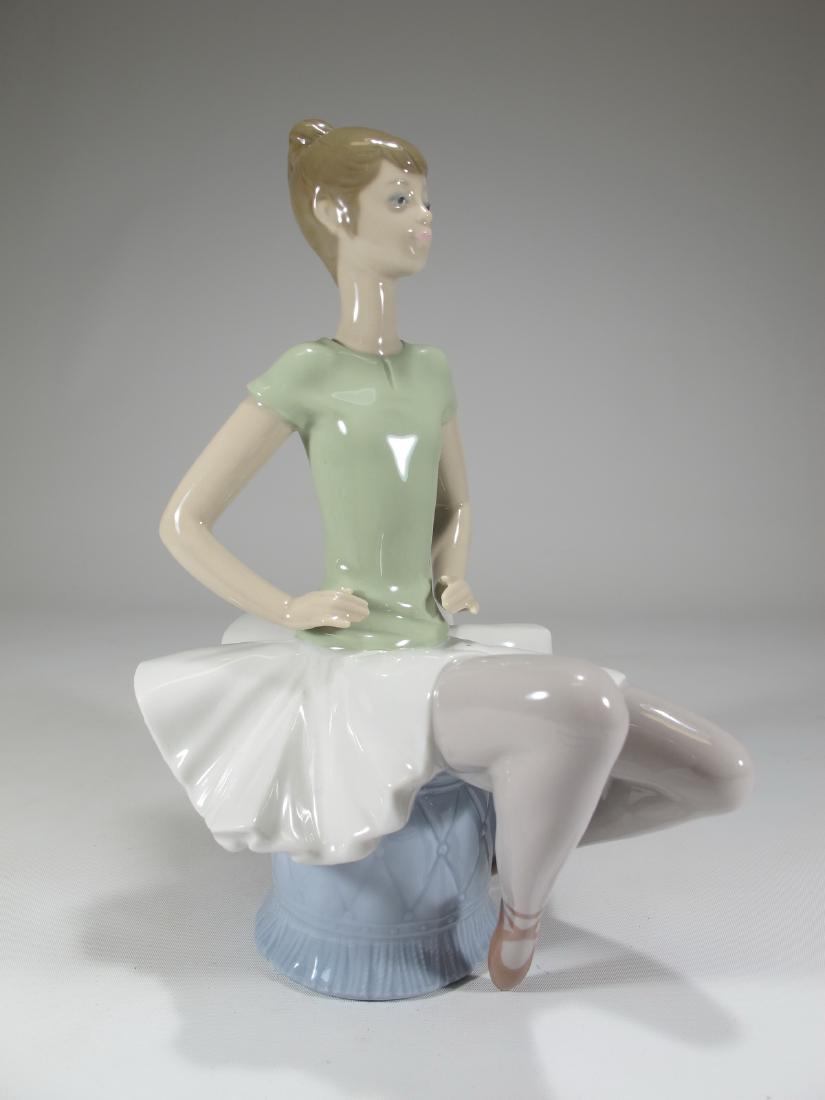 Lladro Ballerina sitting, Juan Huerta sculptor (1 of 6)