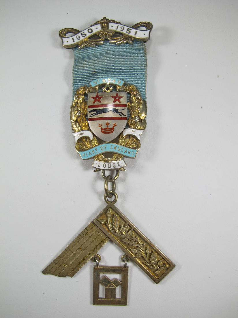 Gold on silver Past Master Masonic breast pin jewel: Gold on silver Past Master Masonic breast pin jewel Lodge No. 6549. 4 3/4 in H x 2 1/8 in W. Case: 4 3/4 in H x 2 5/8 in W. Total weight: 44.6 grs (1t oz 8.678466 dwt). Shipping in USA or Internationa