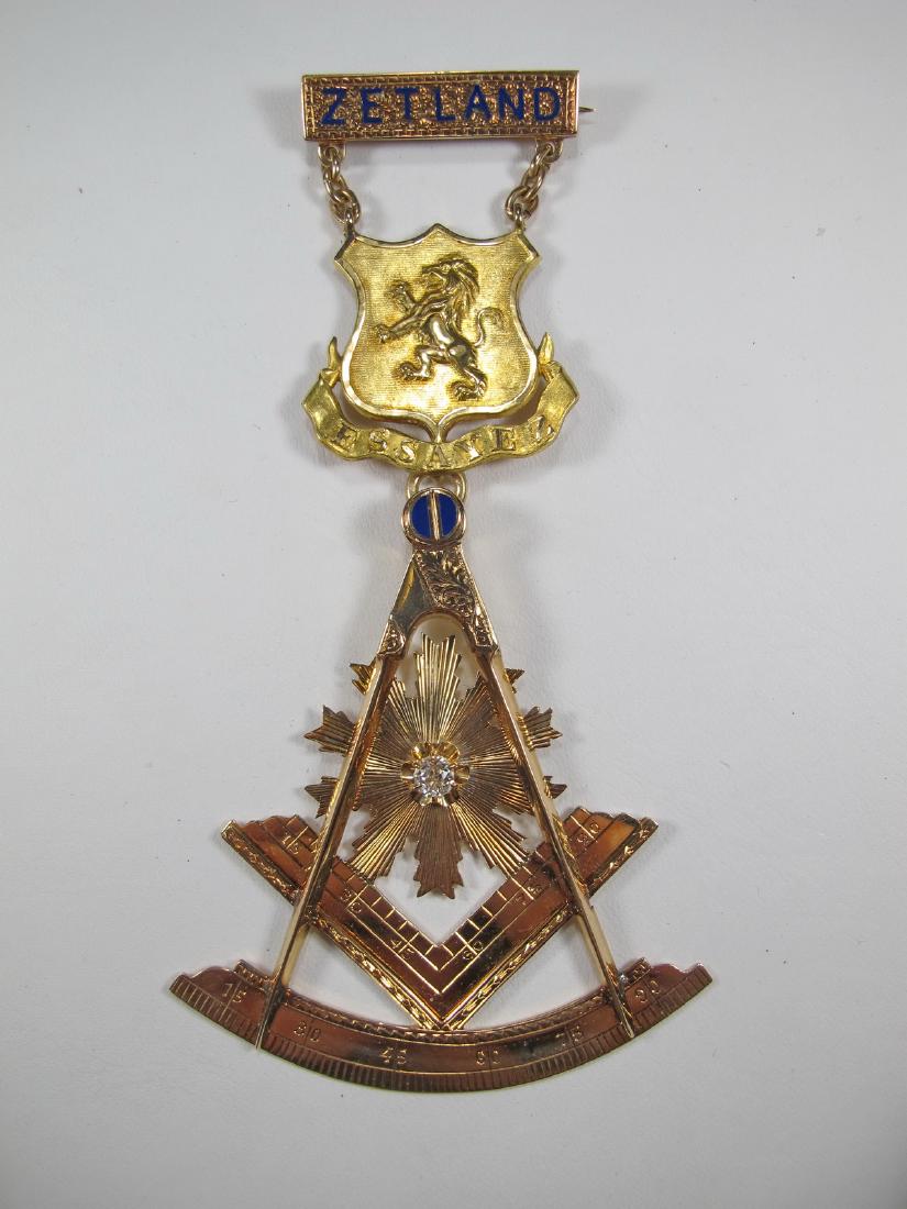 Masonic Past Worshipful 12k gold Master jewel