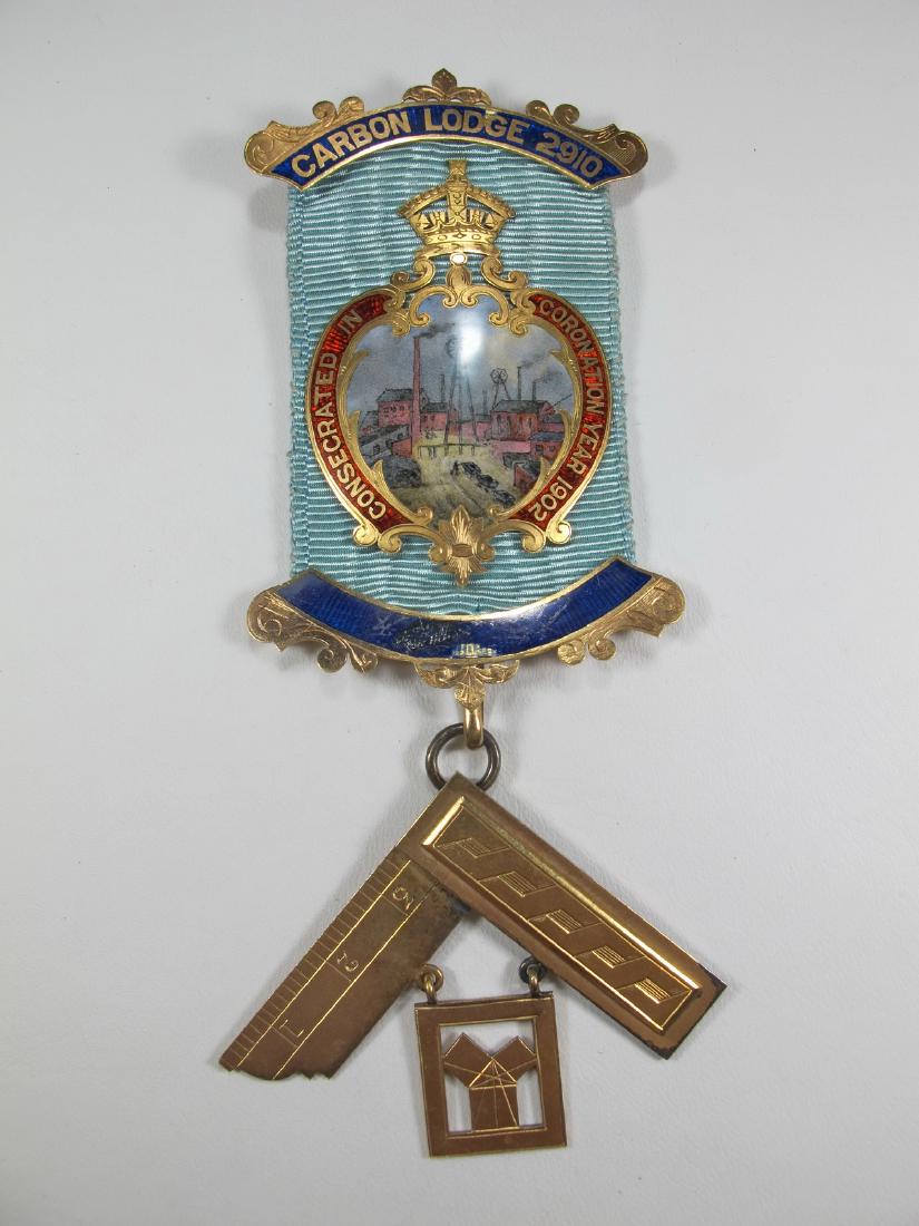 G. Kenning & Son Masonic gilded sterling silver jewel: G. Kenning & Son Masonic gilded sterling silver jewel, Masonic Carbon Lodge No 2910. Worshipful Master breast jewel. Engraved in the back, dated 1975. 4 7/8 in H x 2 1/4 in W. Weight: 29 grms. (0t oz