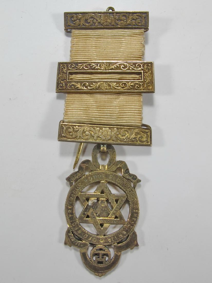 Antique Masonic stamped G. Kennings & son gilt silver: Antique Masonic stamped G. Kennings & son gilt silver Companionâ€™s Chapter jewel. Weight: 18.3 grams (0t oz 11.76717 dwt). 3 1/2â€ H x 1 5/8â€ W. Shipping in USA or International please co
