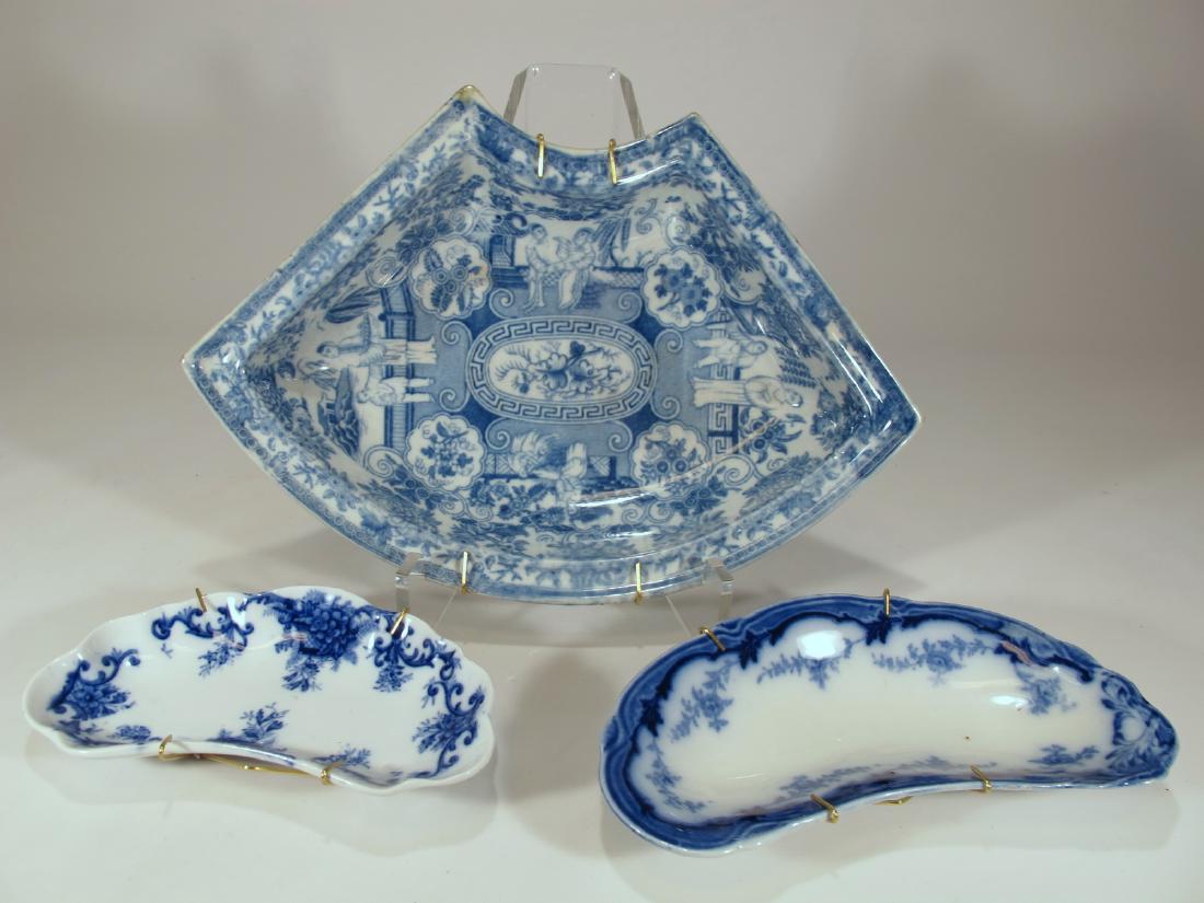 3 Antique English flow blue porcelain trays: 3 Antique English flow blue porcelain trays. 1 7/8 in H x 11 3/8 in W x 7 1/2 in D, 1 in H x 7 3/4 in W x 4 in D and 7/8 in H x 6 1/2 in W x 3 5/8 in D. Shipping in USA or International please contact