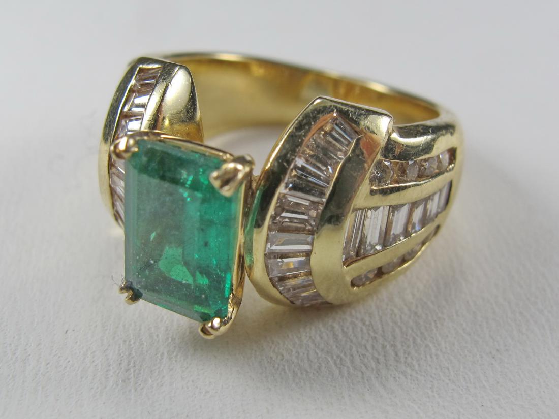 14 k gold emerald & diamonds ring: 14 k gold emerald & diamonds ring. Weight: 11.7 grams (0t oz 7.523275 dwt). Size: 8 1/2. Shipping in USA or International please contact for quote: James Lawrence UPS Store 4356 - 954-463-0444 Florida