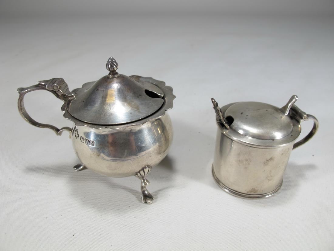 Chester & Birmingham, England silver pots: Jay, Richard Attenborough, Chester & E.S. Barnsley, Birmingham, England silver pots. Weight: 100 grams (3t oz 4.301494 dwt).). 2 1/2 in H x 3 1/4 in W x 2 1/4 in D and 1 7/8 in H x 2 1/4 in W x 1 5/8