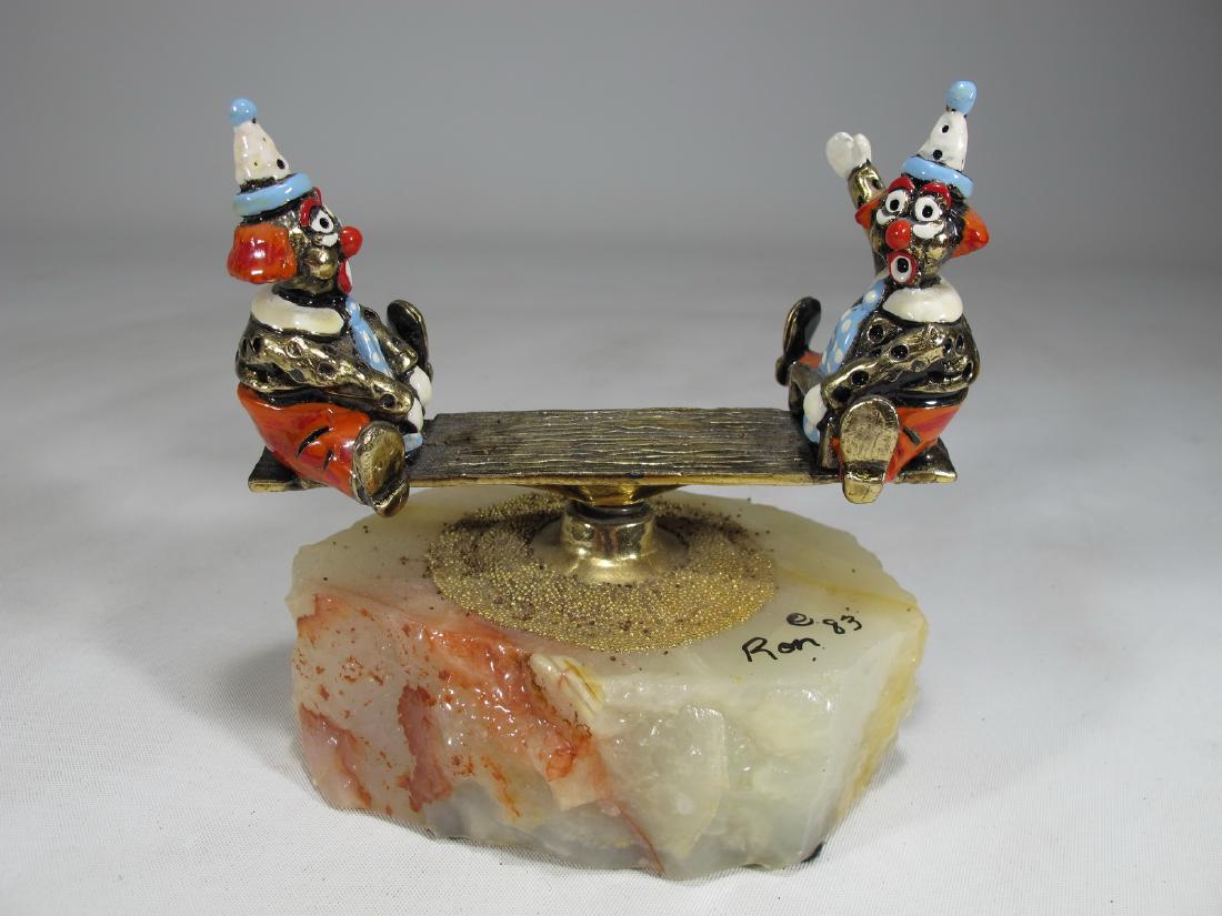 Ron LEE hand painted clowns sculpture on an onyx base: Ron LEE hand painted clowns sculpture on an onyx base. 4 1/2 in H x 4 1/4 in W x 2 7/8 in D. Shipping in USA or International please contact for quote both UPS stores: 1) : David Reiser UPS store 1937