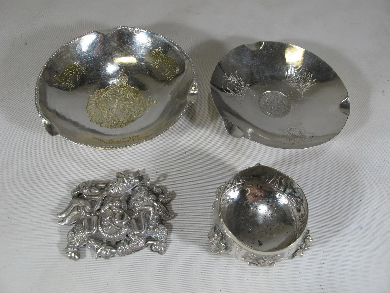 Vintage Mexican sterling 925 set of 4 pieces: Vintage Mexican sterling 925 set of 4 pieces. Bigger ashtray: 1 1/8” H x 4 1/8” W. Total weight: 159 grams. Shipping in USA or International please contact for quote both UPS stores: 1) : 