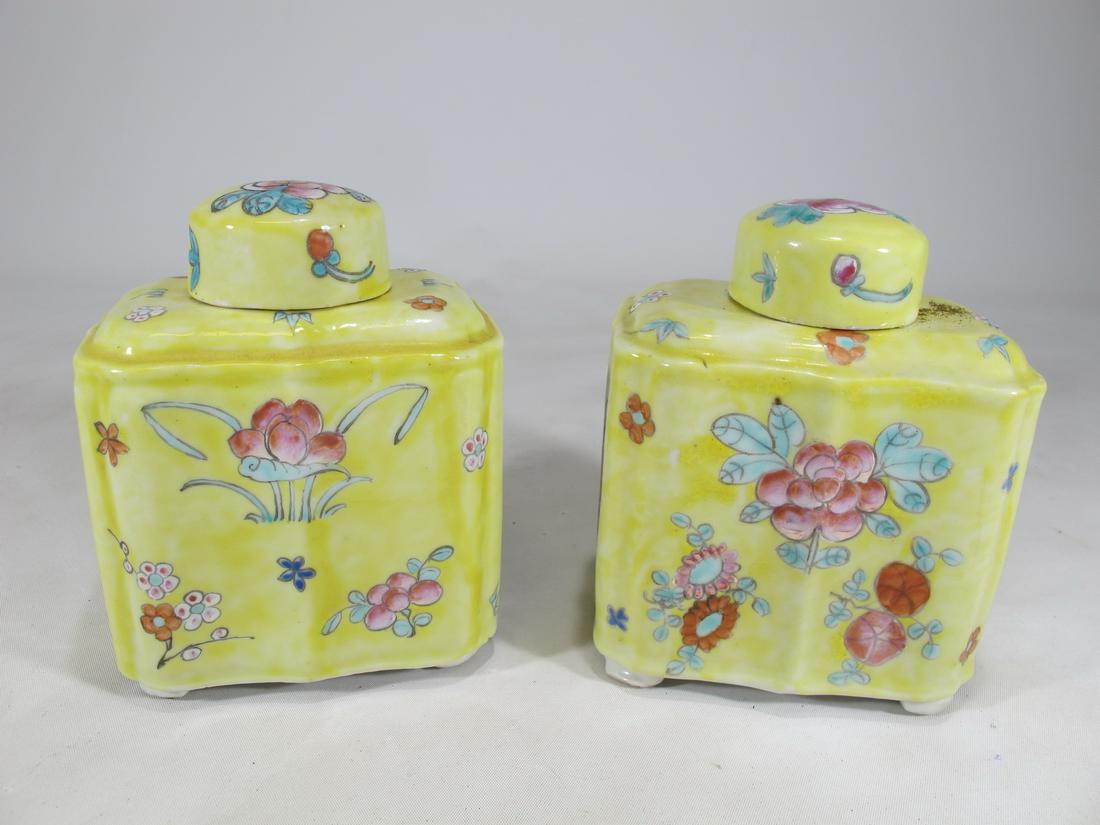 Vintage Chinese pair of porcelain bottles (1 of 8)