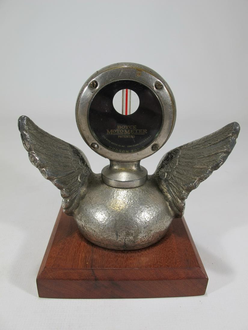 Boyce Motometer Simplex Co, Chicago: Boyce Motometer Simplex Co, Chicago. The Boyce MotoMeter Company in Long Island City, New York, founded in 1912 by the German immigrant Hermann Schlaich and was used in automobiles to read the tempera