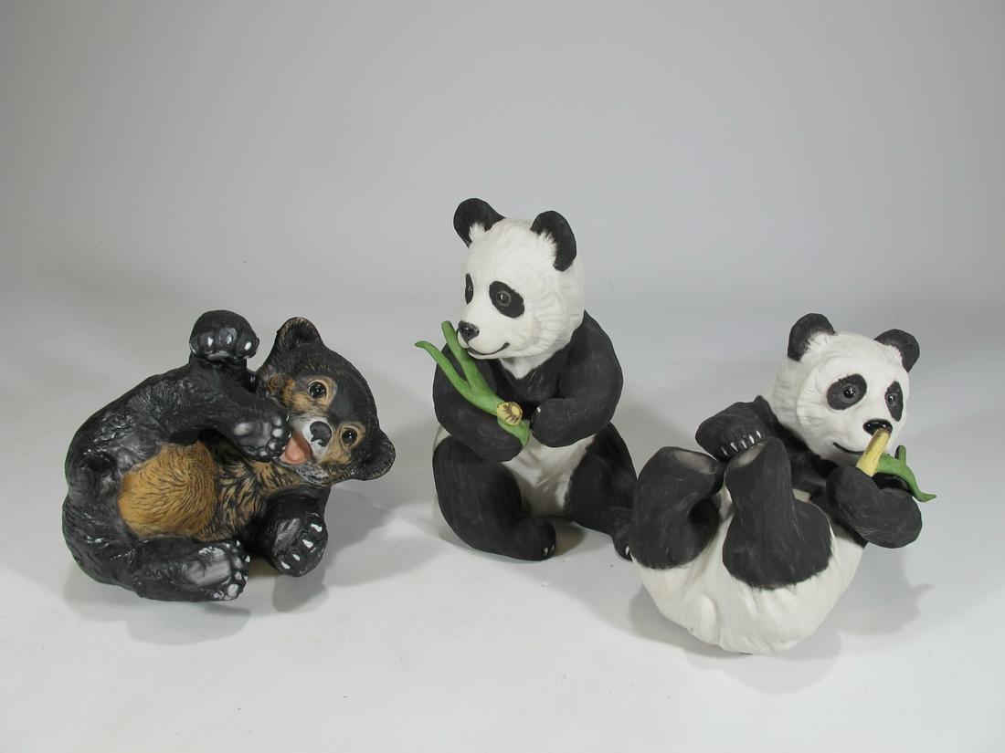2 Boehm pandas & bear porcelain statues: 2 Boehm pandas & bear porcelain statues. 5 1/4 in H x 4 in W x 2 7/8 in D, 3 3/4 in H x 4 1/2 in W x 3 in D and 4 1/8 in H x 4 3/4 in W x 3 1/2 in D. Shipping in USA or International please contact fo