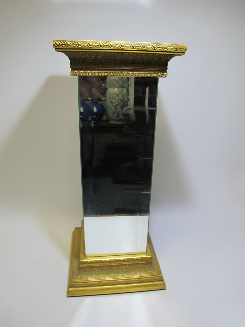 Vintage bronze & mirror pedestal: Vintage bronze & mirror pedestal. 30 3/8 in H x 12 1/8 in W x 12 1/8 in D. Shipping in USA or International please contact for quote both UPS stores: 1) : David Reiser UPS store 1937 - 954-454-1131 au