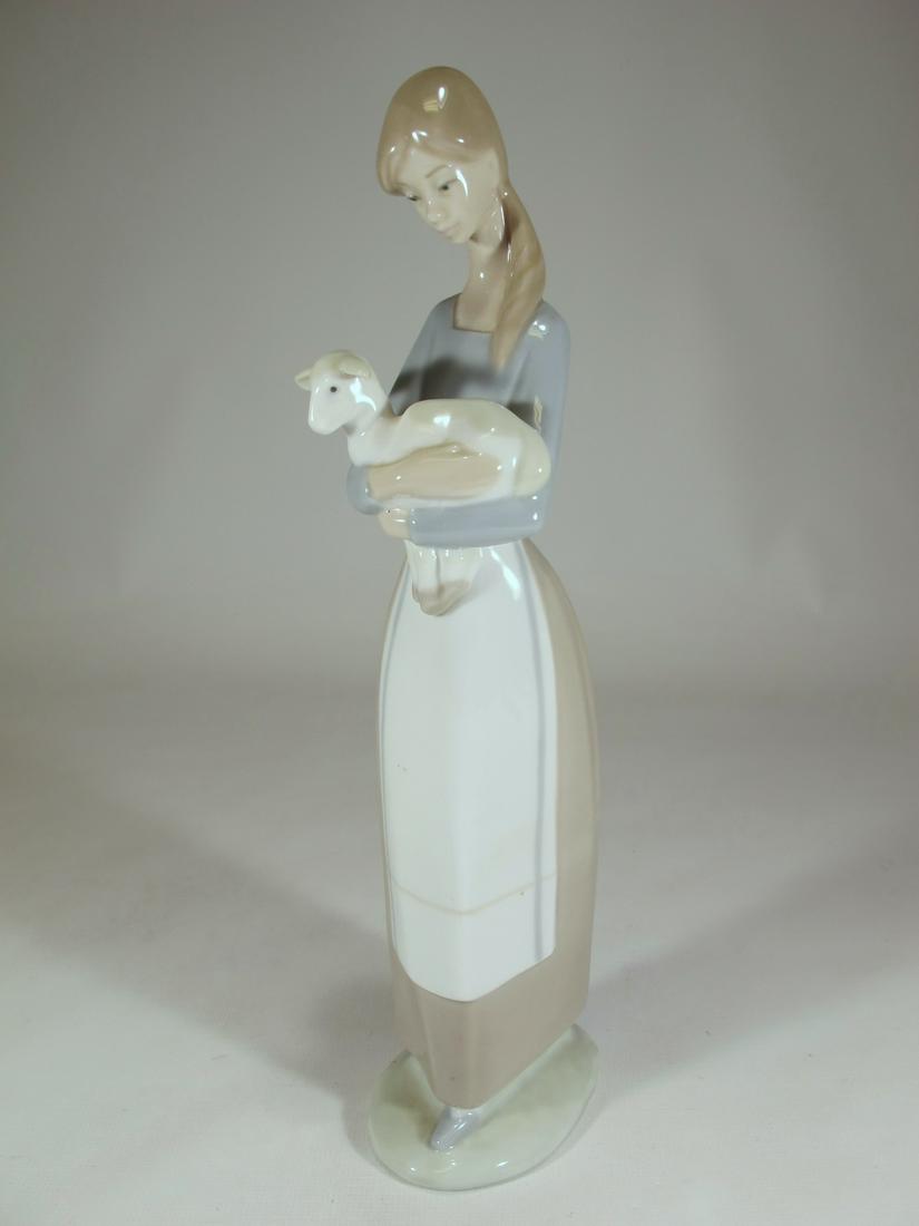 Vintage Lladro porcelain statue (1 of 7)