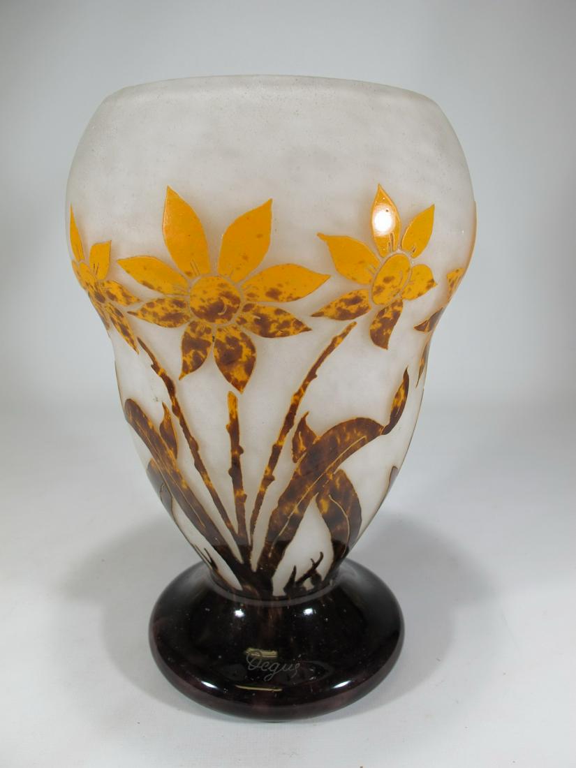 Antique French Degue cameo glass vase: Antique French Degue cameo glass vase. 10” H x 6” W. Shipping in USA or International please contact for quote both UPS stores: 1) : David Reiser UPS store 1937 - 954-454-1131 auctions1937