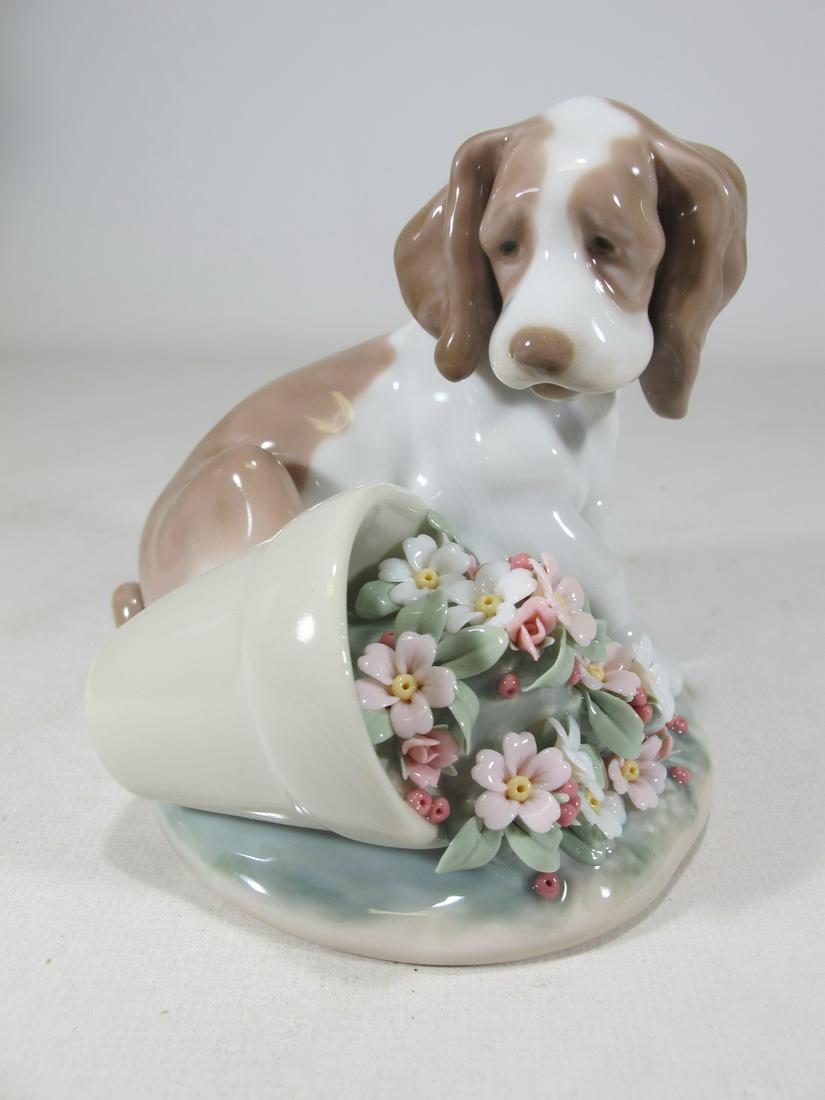 Lladro 7672 It Wasnt me porcelain statue: Lladro 7672 It Wasnt me porcelain statue, Sculptor- Antonio Ramos and with the original box. 4” H x 4 1/8” W x 4 1/8” D. Box: 5 3/8” H x 5 1/4” W x 6 1/4” D. Shippi