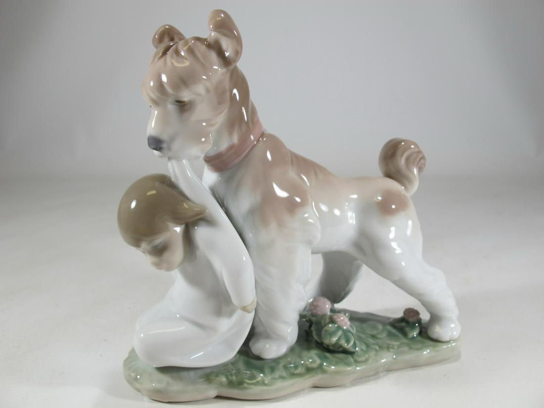 Lladro 6556 Safe & Sound porcelain statue (1 of 8)
