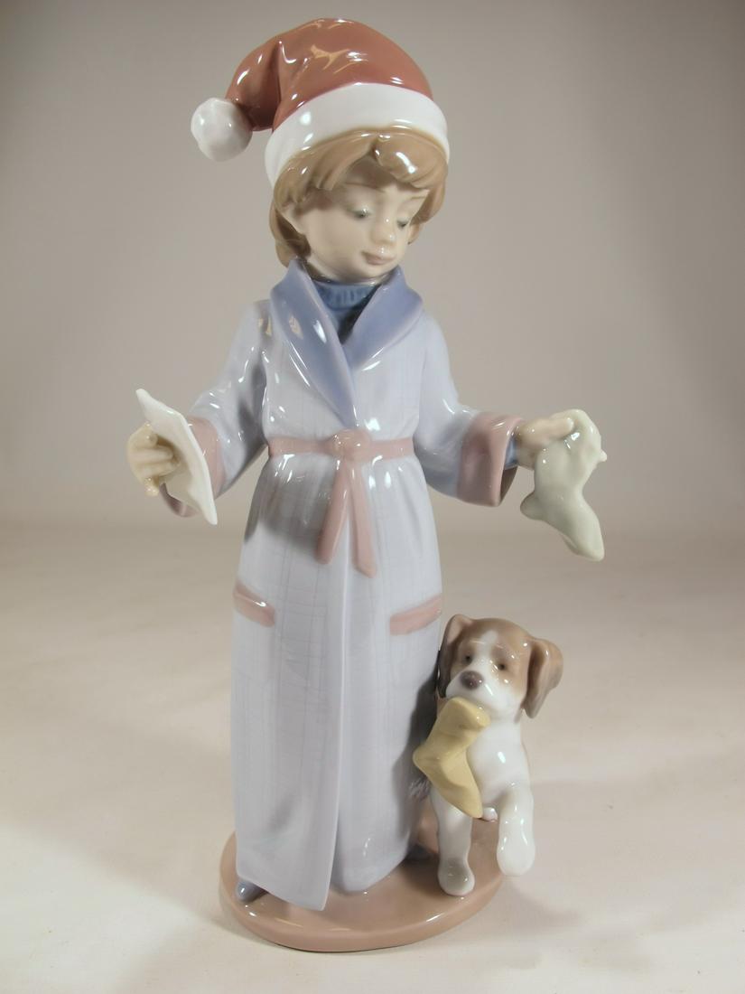 Lladro 6166 Dear Santa porcelain statue: Lladro 6166 Dear Santa porcelain statue, by Antonio Ramos and with the original box. 8 5/8” H x 4 3/8” W x 4 3/8” D. Box: 5 7/8” H x 12 1/2” W x 7 1/2” D. Shipping 