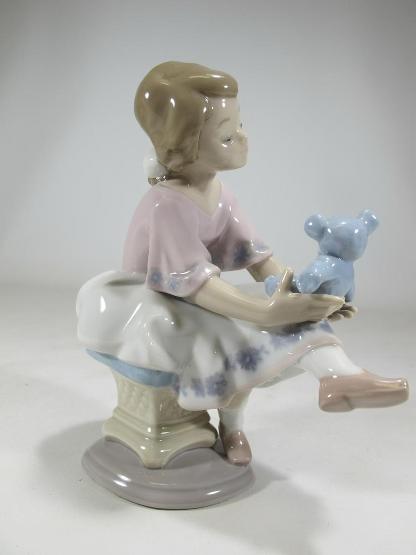 Lladro 7620 Best Friend porcelain statue: Lladro 7620 Best Friend porcelain statue, by Francisco Polope and with the original box. 6 1/4” H x 5 3/8” W x 2 5/8” D. Box: 6 3/8” H x 9” W x 10” D. Shipping in U