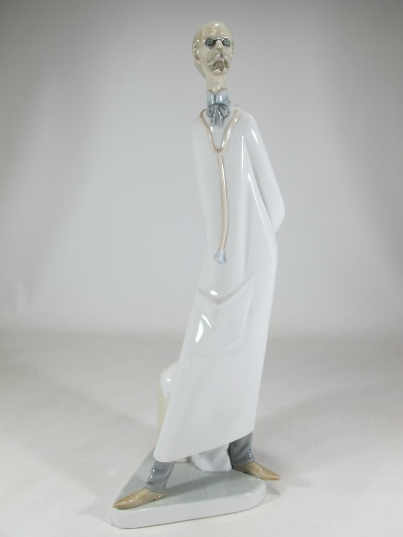 Lladro 4602 Doctor porcelain statue: Lladro 4602 Doctor porcelain statue, by Salvador Furio and without box. 14 1/8” H x 5 1/4” W x 4 1/2” D. Shipping in USA or International please contact for quote both UPS stores: 1)