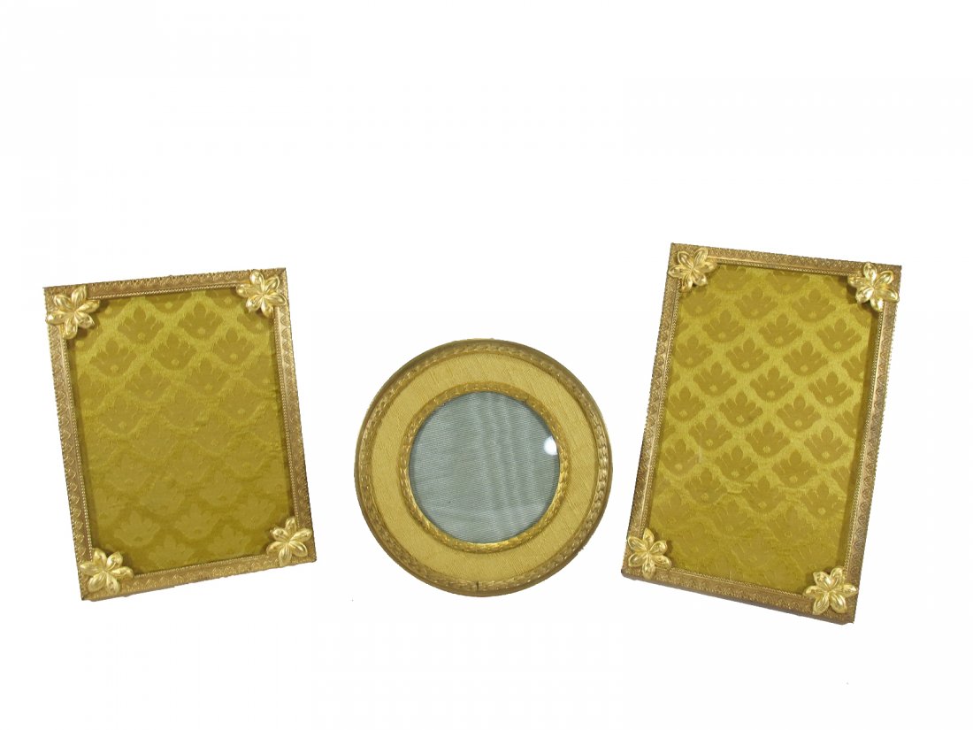 Antique French set of 3 bronze picture frames: Antique French set of 3 bronze picture frames. 6 7/8” H x 4 1/4” W, 5 5/8” H x 4 1/4” W and 4 5/8” diameter. ANY INVOICE OVER $ 2,000.00 WE WILL ACCEPT PAYMENTS ONLY THROUGH CHECK OR BANK WI