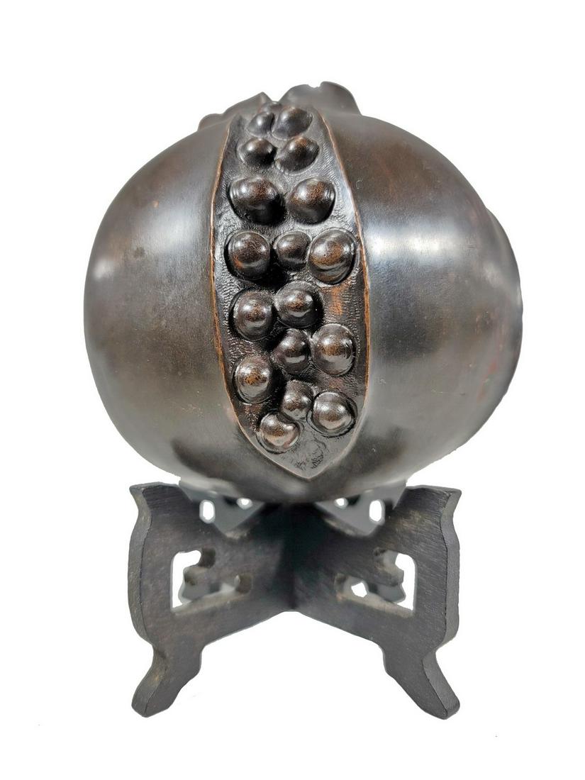Robert KUO promegranate fruit bronze sculpture: Robert KUO promegranate fruit bronze sculpture, with a wood base. 4 1/2” H x 4 1/8” W just the sculpture. ANY INVOICE OVER $ 2,000.00 WE WILL ACCEPT PAYMENTS ONLY THROUGH CHECK OR BANK WIR