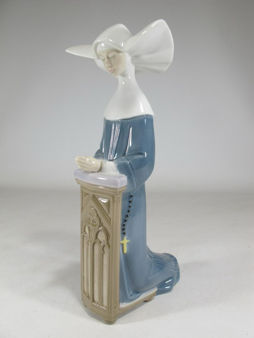 Lladro 5502 Meditation porcelain statue: Lladro 5502 Meditation porcelain statue, Sculptor: Jose Puche and with the original box. 8 1/2” H x 4 1/2” W x 3 1/8” D. Box: 5” H x 11” W x 5 3/8” D. ANY INVOICE O