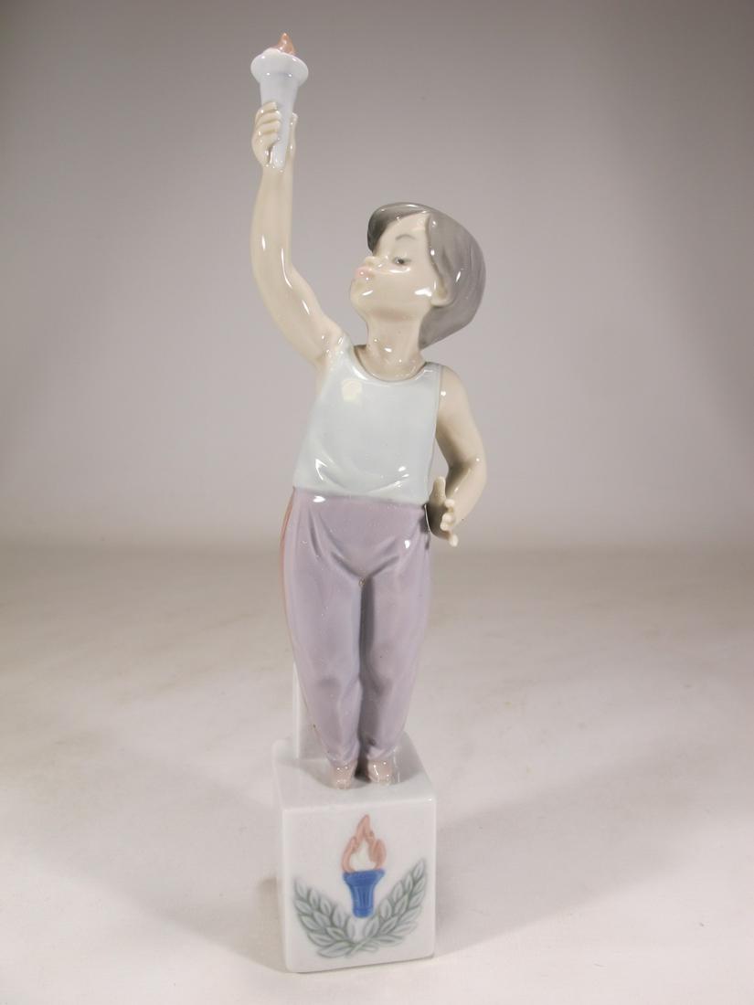 Lladro 5870 Olympic Torch porcelain statue (1 of 10)