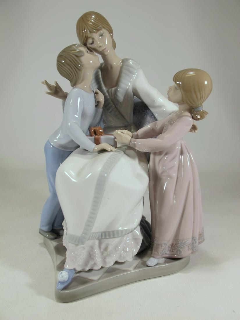 Lladro 5596 A Gift of Love porcelain statue: Lladro 5596 A Gift of Love porcelain statue, by Francisco Catala and with a not original box. 9 3/8” H x 6 5/8” W x 5 1/2” D. Box: 8” H x 13 1/2” W x 9” D. ANY INVO