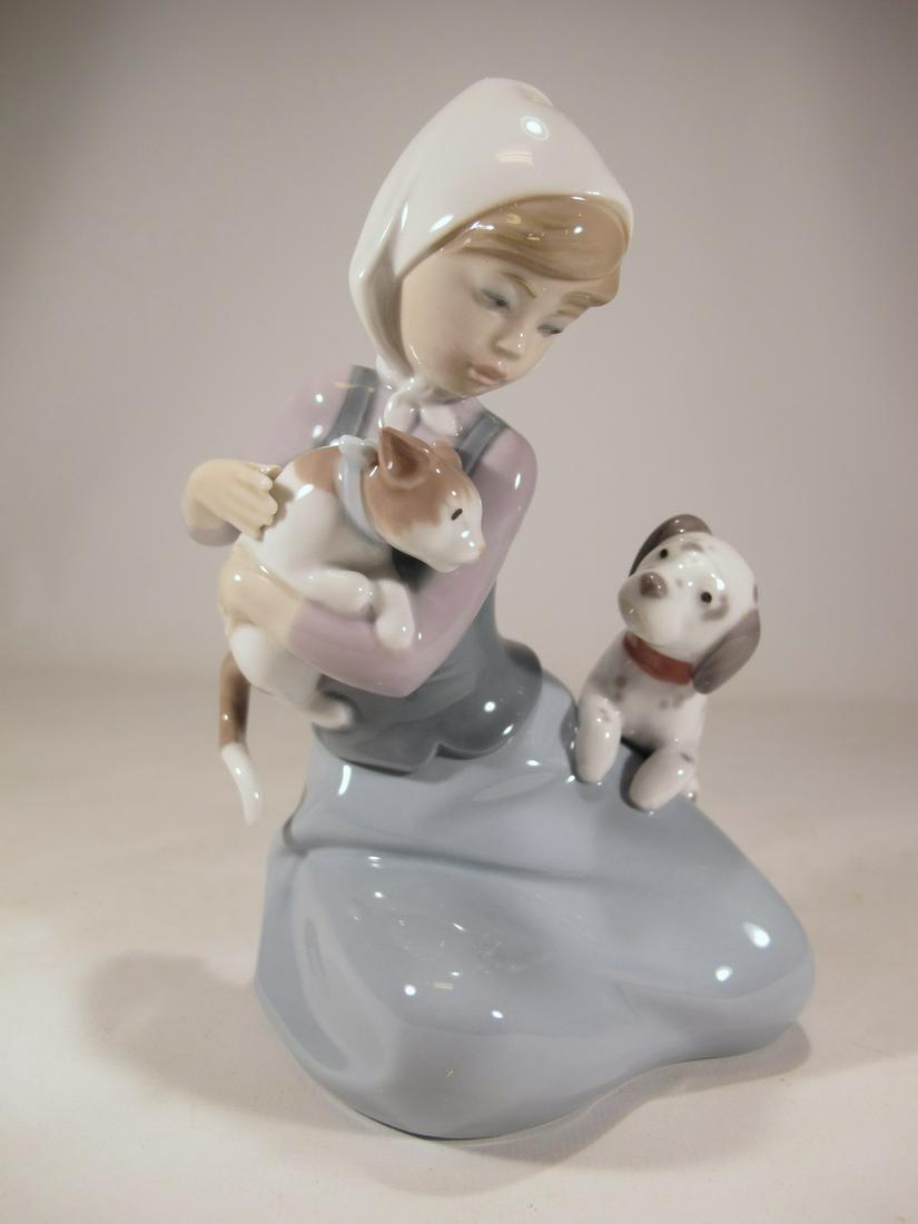 Lladro 5032 Dog & Cat porcelain statue: Lladro 5032 Dog & Cat porcelain statue, sculptor Juan Huerta and with the original box. 7 1/8” H x 4 5/8” W x 3 5/8” D. Box: 5 7/8” H x 12” W x 7 1/2” D. ANY INVOIC