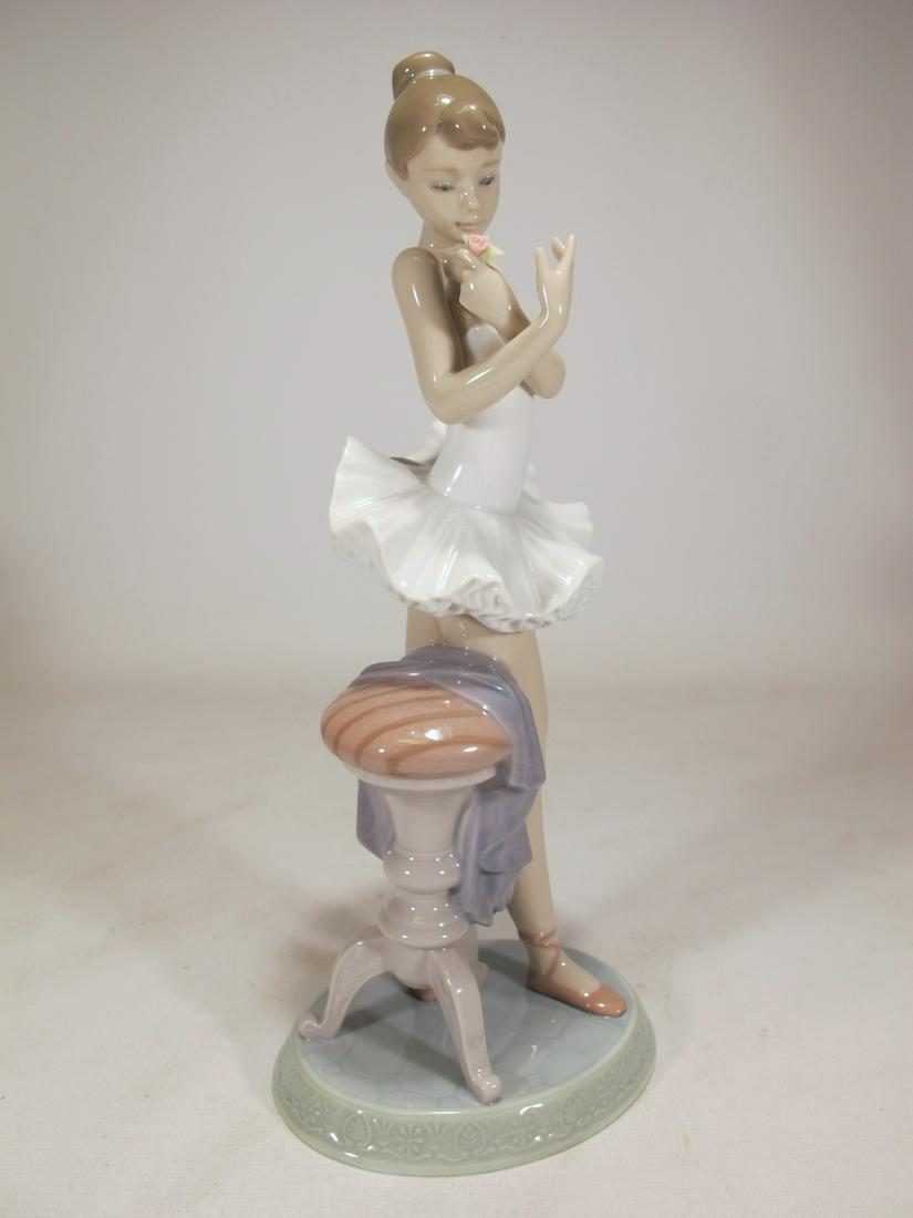 Lladro 7641 For a Perfect Performance porcelain statue (1 of 10)