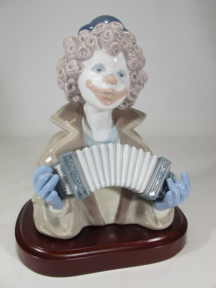 Lladro 5585 Fine Melody porcelain statue: Lladro 5585 Fine Melody porcelain statue, by Francisco Catala and with the original box. 7” H x 4 7/8” W x 4 1/4” D. Box: 8” H x 9 1/4” W x 9 5/8” D. ANY INVOICE OV