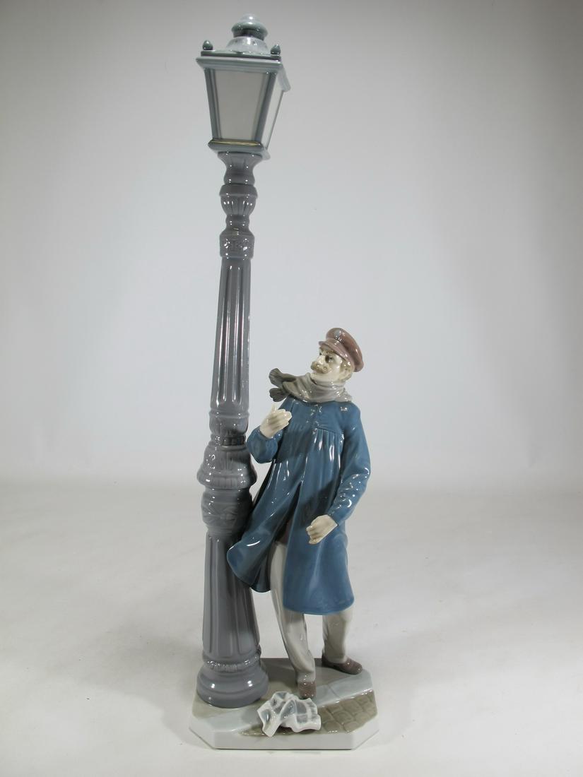 Lladro 5205 Lamplighter porcelain statue (1 of 11)