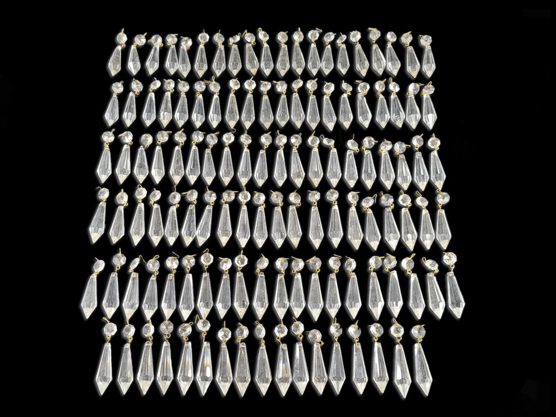 Set of 117 chandelier crystal pendants: Set of 117 chandelier crystal pendants. 3 7/8” H x 3/4” W. ANY INVOICE OVER $ 2,000.00 WE WILL ACCEPT PAYMENTS ONLY THROUGH CHECK OR BANK WIRE TRANSFER, SAME FOR INTERNATIONAL BUYERS. IF YOU PAY O