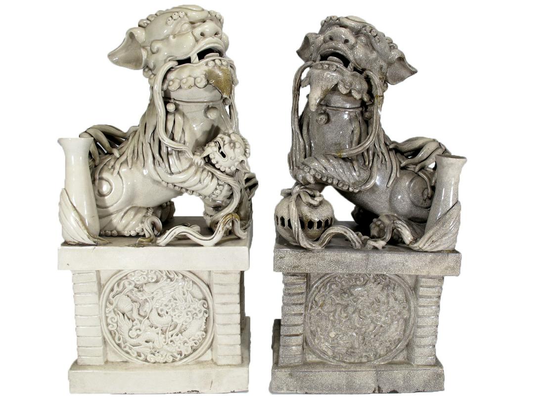 Antique Chinese pair of Foodogs porcelain statues (1 of 11)