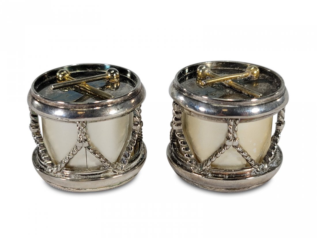Silverpalte pair of salt & pepper drum shakers: Silverpalte pair of salt & pepper drum shakers. 1 1/2” H x 1 5/8” W. ANY INVOICE OVER $ 2,000.00 WE WILL ACCEPT PAYMENTS ONLY THROUGH CHECK OR BANK WIRE TRANSFER, SAME FOR INTERNATIONAL BU