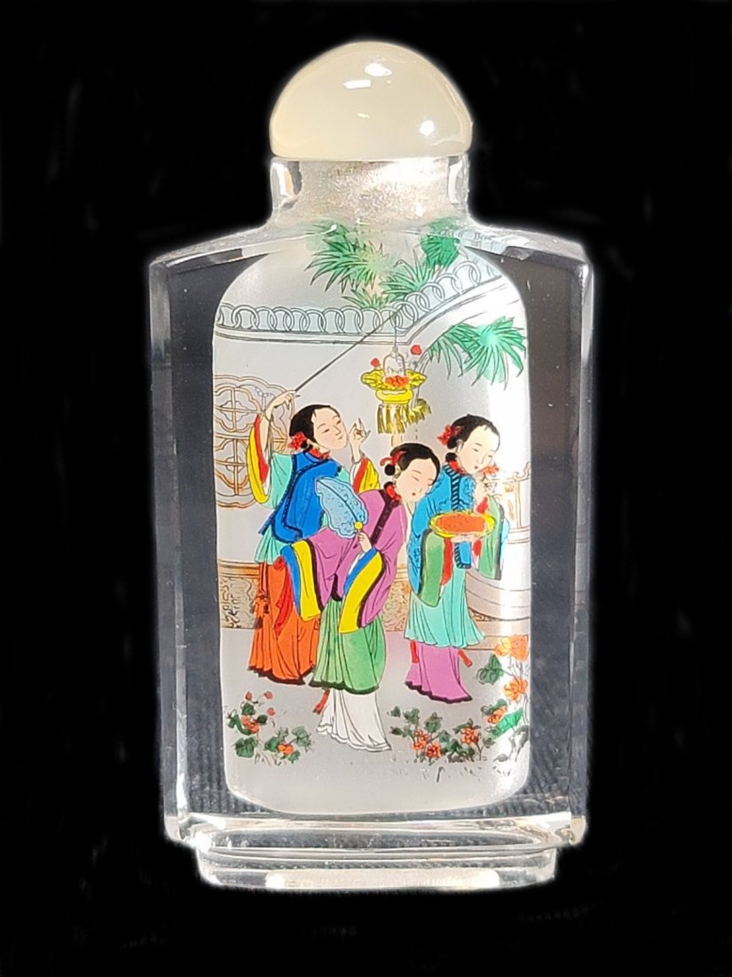 Chinese reverse glass painted snuff bottle (1 of 4)