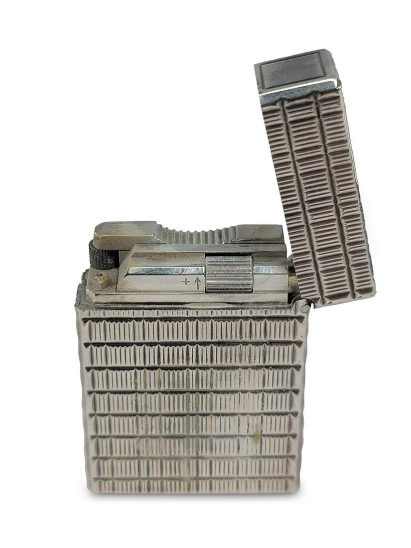 St Dupont silverplate lighter in a box (1 of 4)