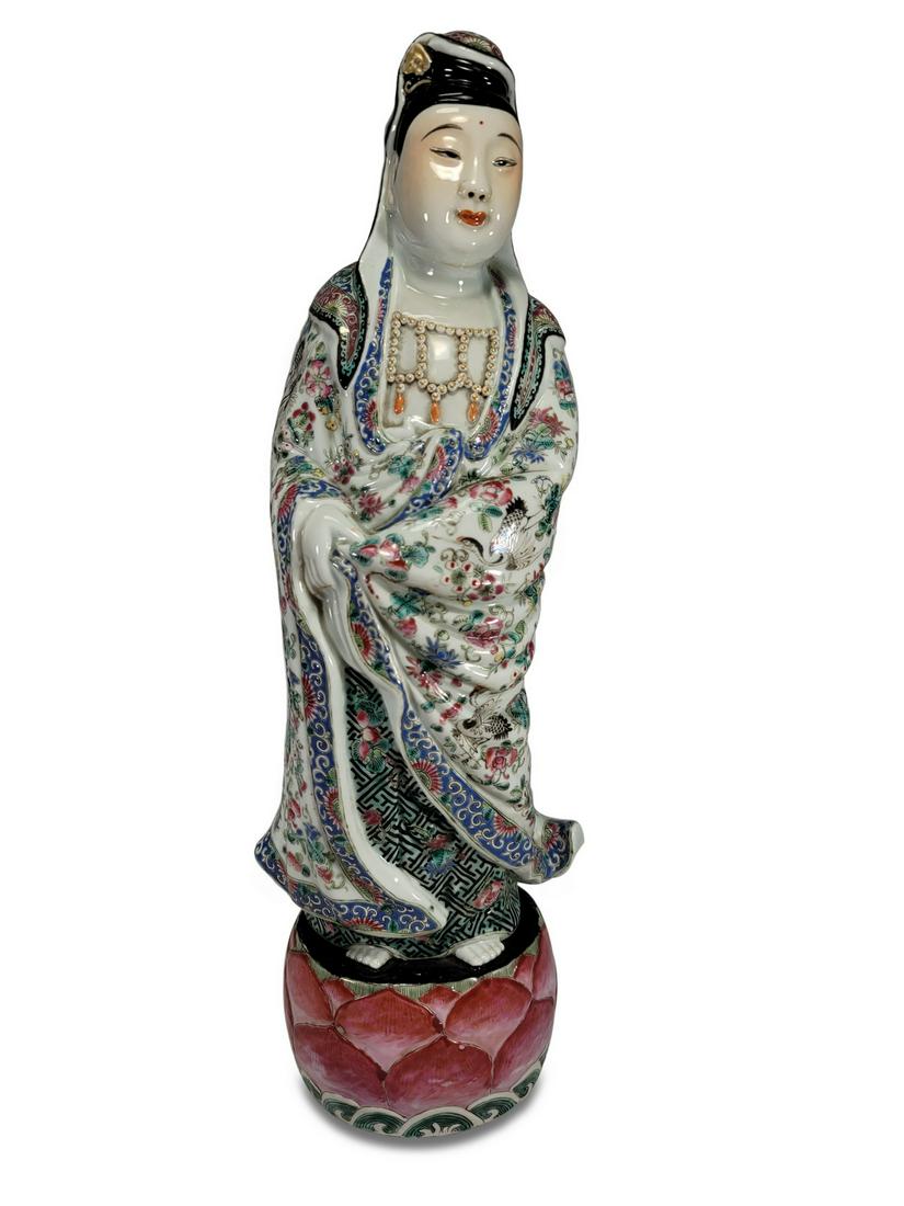 Antique Chinese porcelain figure (1 of 8)