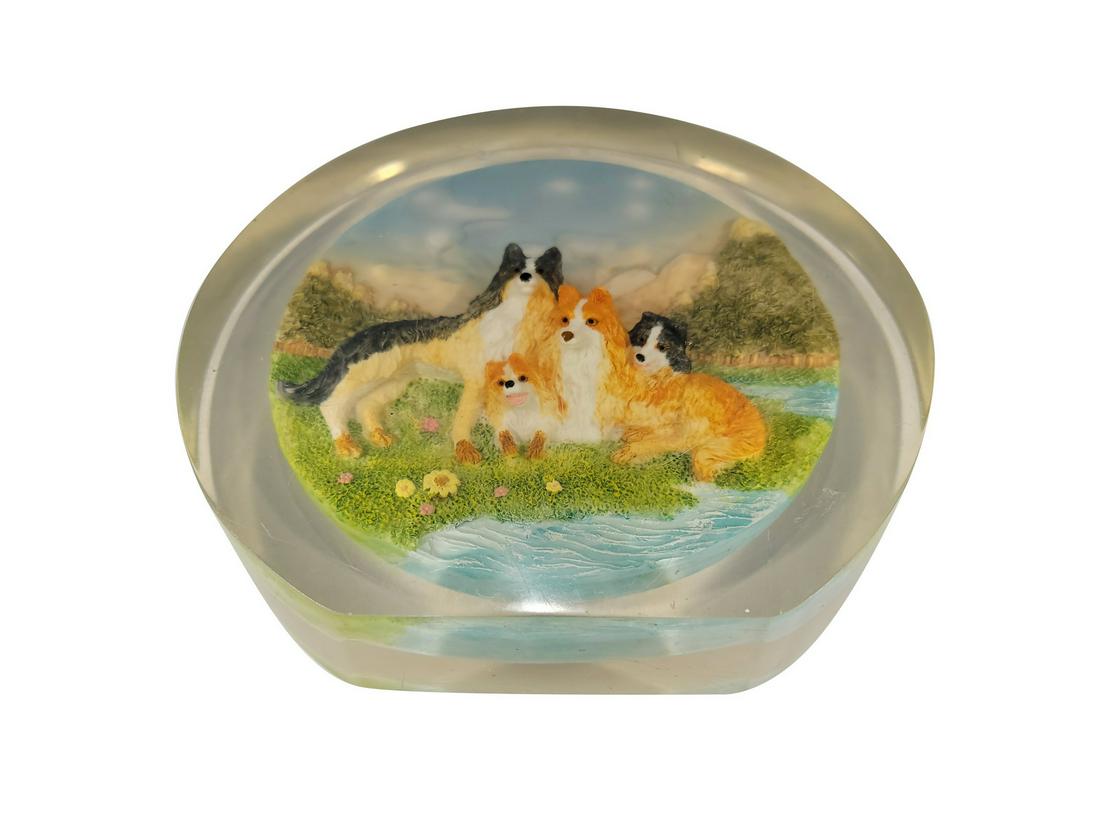 Dogs inside a lucite paperweight: Dogs inside a lucite paperweight. 8” H x 8 1/2” W x 1 7/8” D. ANY INVOICE OVER $ 2,000.00 WE WILL ACCEPT PAYMENTS ONLY THROUGH CHECK OR BANK WIRE TRANSFER, SAME FOR INTERNATIONAL BUY