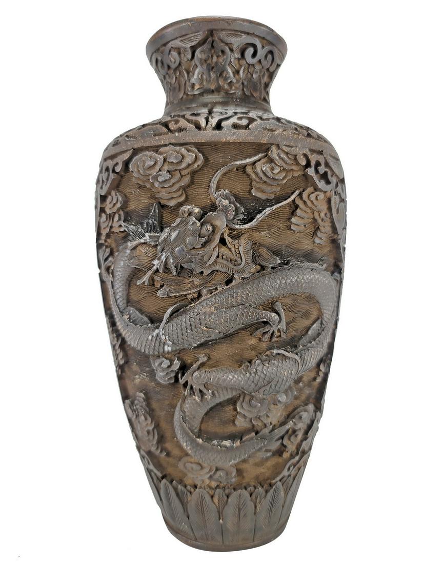 Old Chinese resin vase (1 of 7)