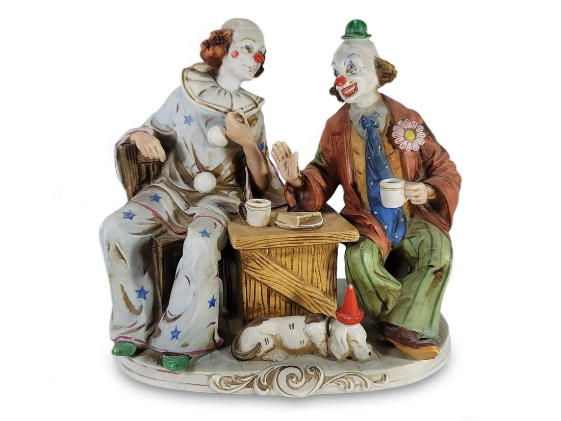 Porcellane Darte, Japan 2 clowns statue: Porcellane Darte, Japan 2 clowns statue. 7 3/8” H x 8 1/4” W x 5 1/4” D. ANY INVOICE OVER $ 2,000.00 WE WILL ACCEPT PAYMENTS ONLY THROUGH CHECK OR BANK WIRE TRANSFER, SAME FOR INTERN