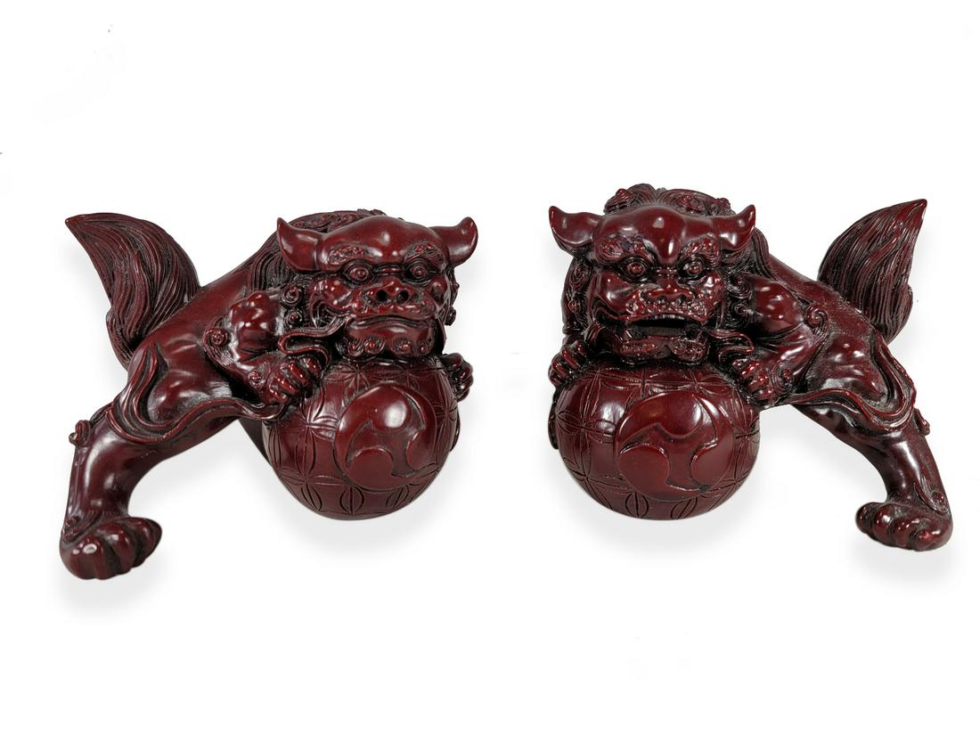 Chinese pair of carved resin foodogs sculptures (1 of 6)