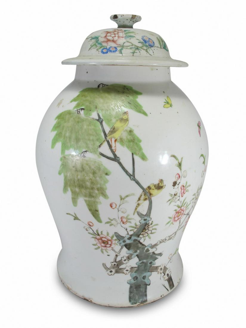 Antique Chinese porcelain jar (1 of 7)