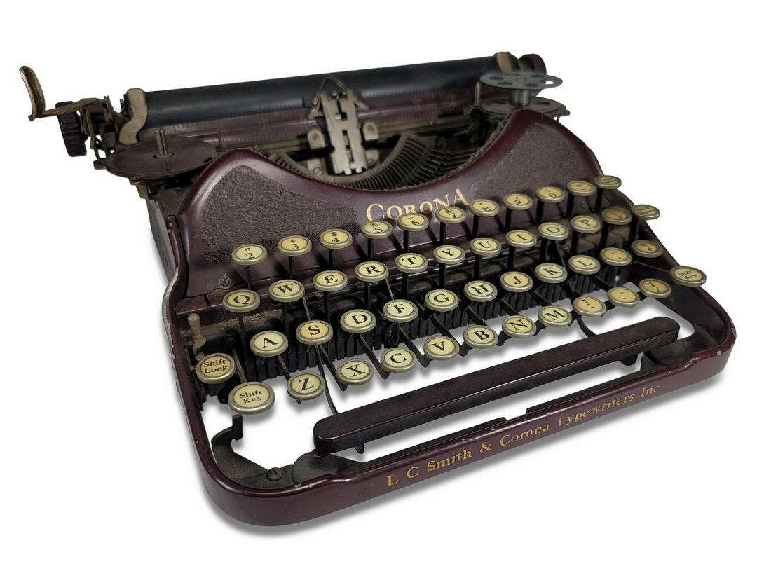 L C Smith & Corona portable typewriter (1 of 5)