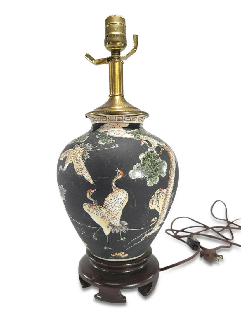 Vintage Chinese porcelain table lamp (1 of 6)