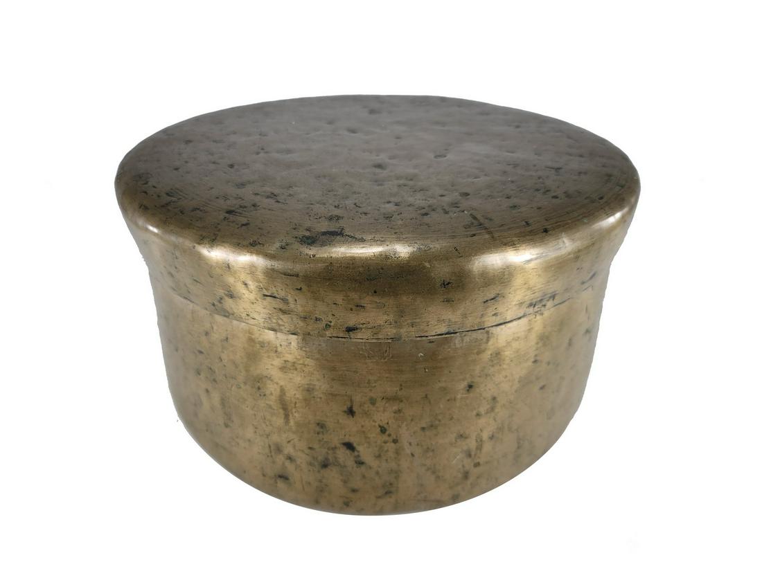 Vintage Oriental hammered bronze round box (1 of 4)